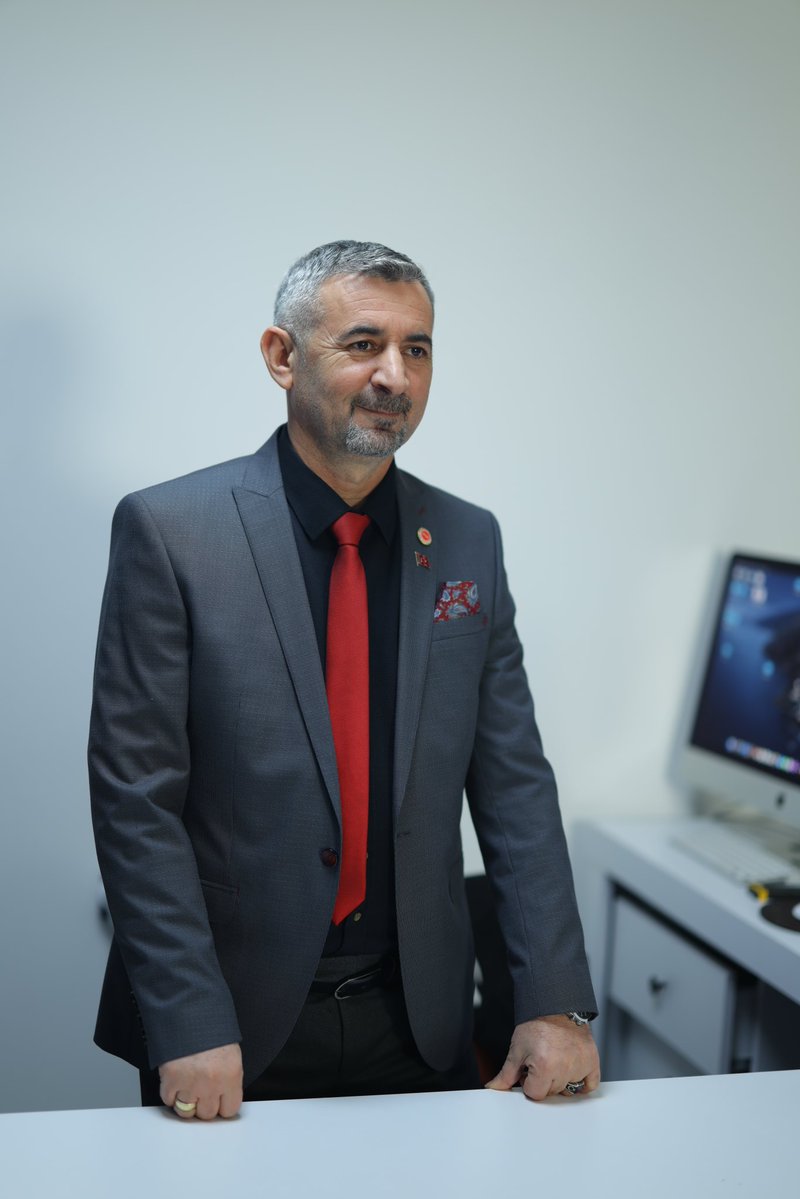 Türkiye’de Çözüm Bekleyen Mağdurlar Listesi
Bu talepler lütuf değil, hak edilmiş beklentilerdir!

🔹 Kademeli emeklilik mağdurları
🔹 Staj ve çıraklık mağdurları
🔹 Taşeronda kadro alamayanlar
🔹 Asgari ücret ve sendikal haklar için mücadele eden emekçiler
🔹 7200 prim