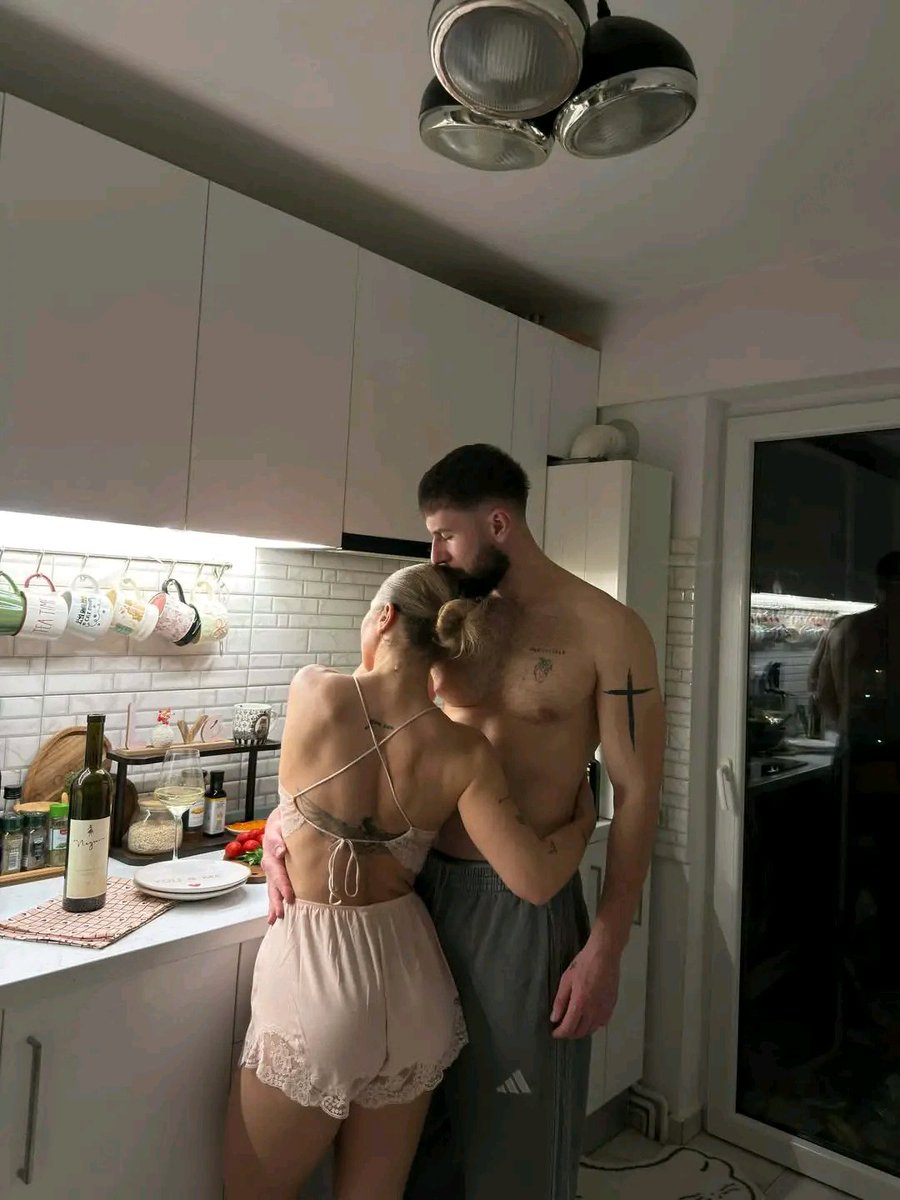 LaviniaBalzac's tweet photo. Eu te amo em todos os momentos do meu dia. Quando acordo e tomo minha primeira xícara de café você está em meus pensamentos. Quando trabalho, busco conforto em nossos momentos juntos. Quando vou dormir, lembro que tenho alguém para compartilhar a cama. @IdrisWeels 🤍 https://t.co/4S03yCRYnn