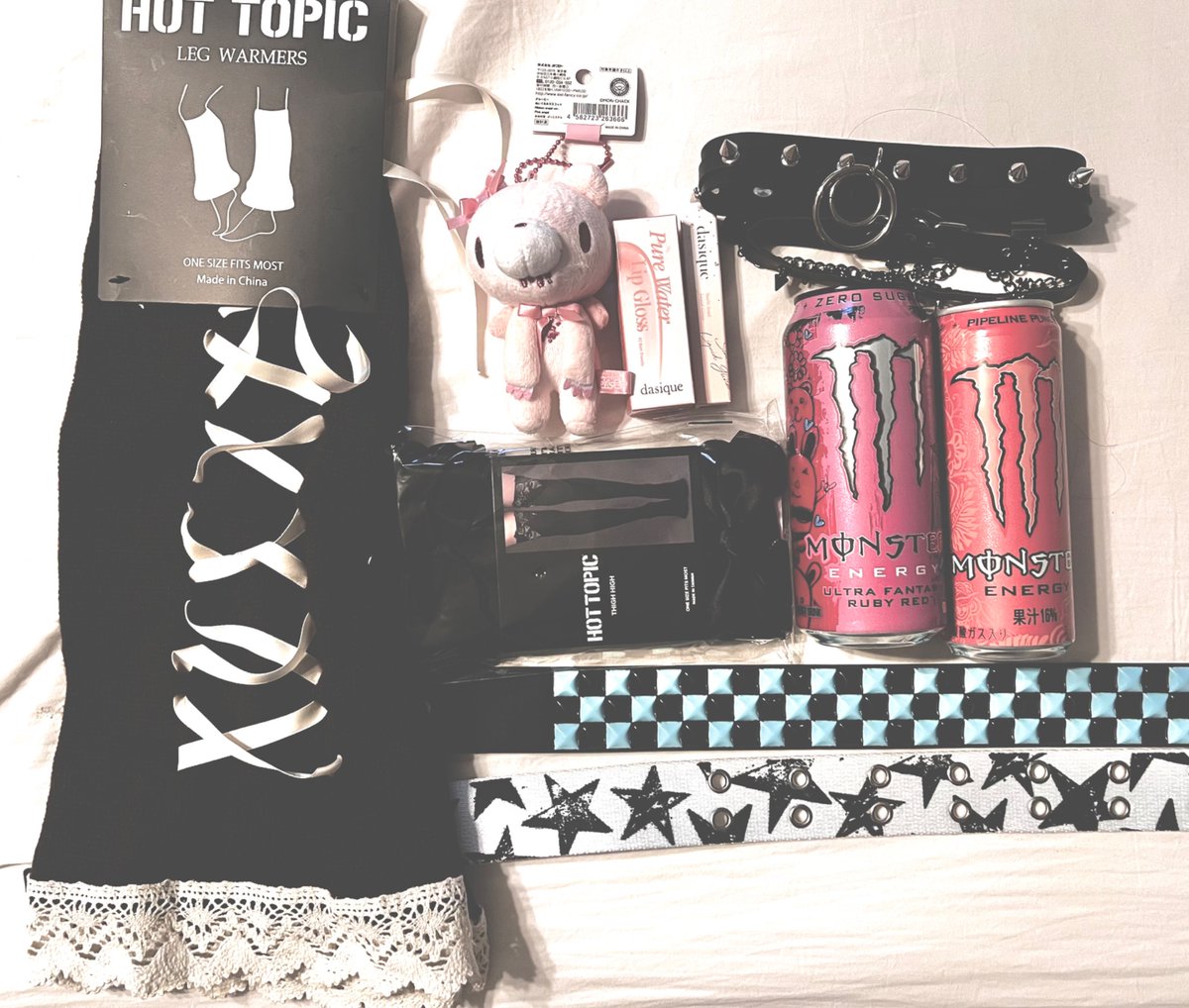 tsu_riel's tweet photo. haul today !! 
151 dollars.. the ruby monster lwk tastes good https://t.co/8uILxW7cld
