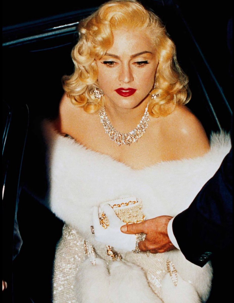 madonnasoldmore's tweet photo. Madonna arriving at the Academy Awards (1991). https://t.co/Fk8OiVKC1s
