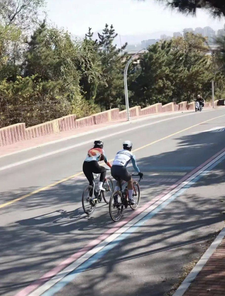 TravelYant95583's tweet image. Ride the coastline in Yantai 🌊
Binhai Road.
Yangma Island loop.
Golden Sand Beach.
Sun, wind, waves — and you.
#Yantai #SpringInYantai #CoastalRide #VisitYantai