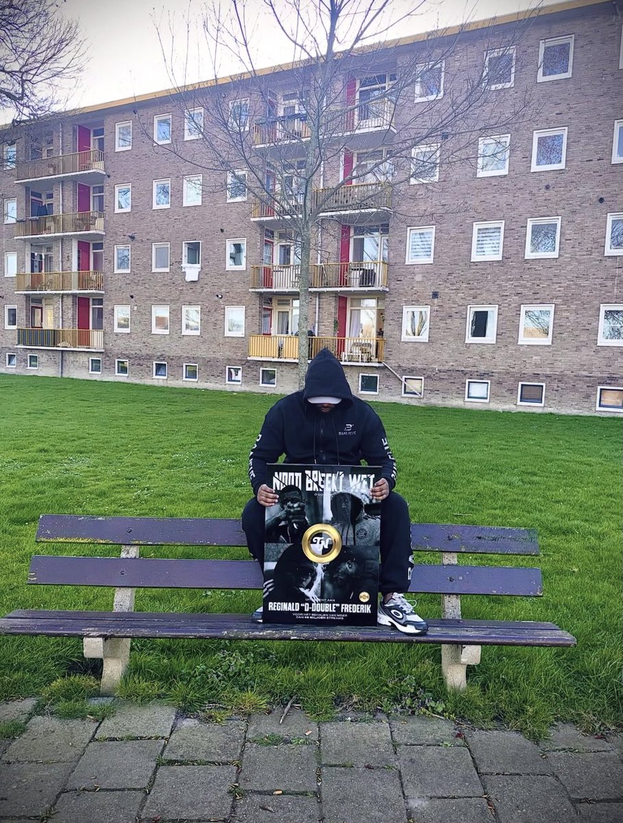 lgsNieuws's tweet image. Legendary album “Nood Breekt Wet” is goud! Zou D-Double de beste uit de nl rapgame zijn als hij altijd actief dropte? 🔥👇

📸: @ddouble_bankjes

#ddouble #dutchrap