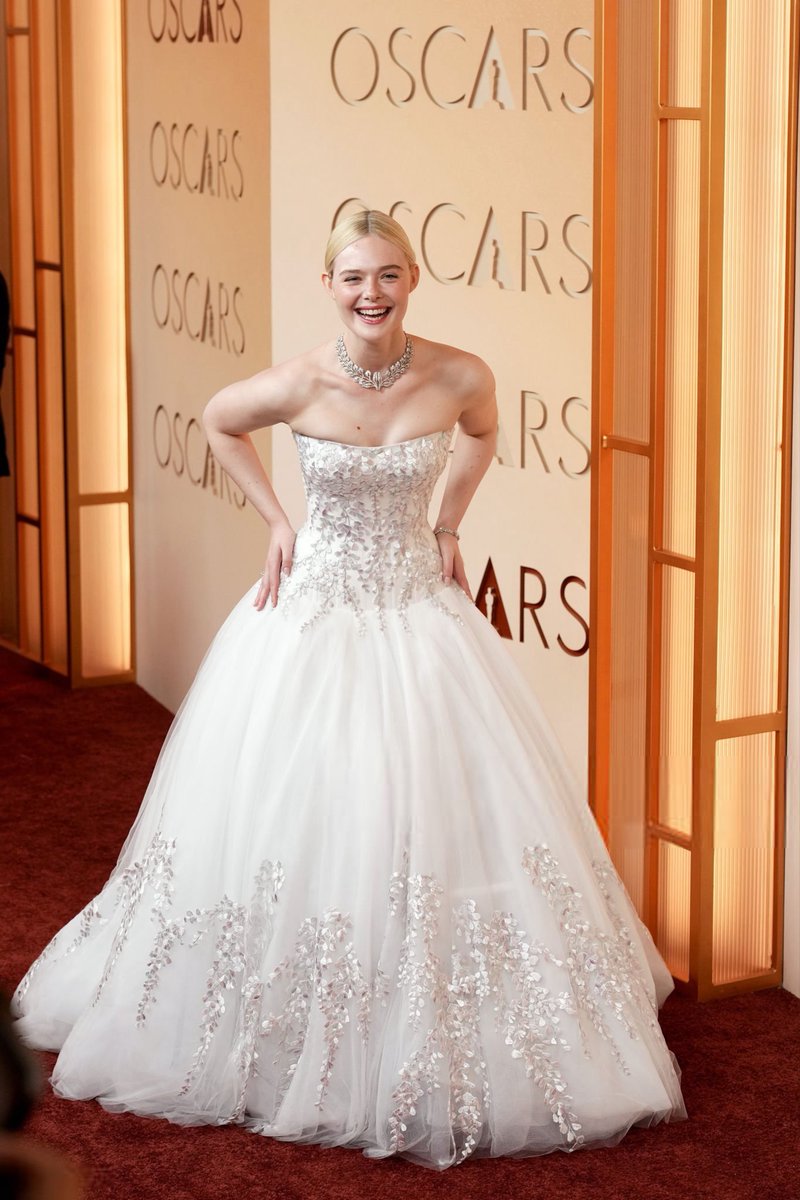 Elle Fanning Central 👽 tweet media