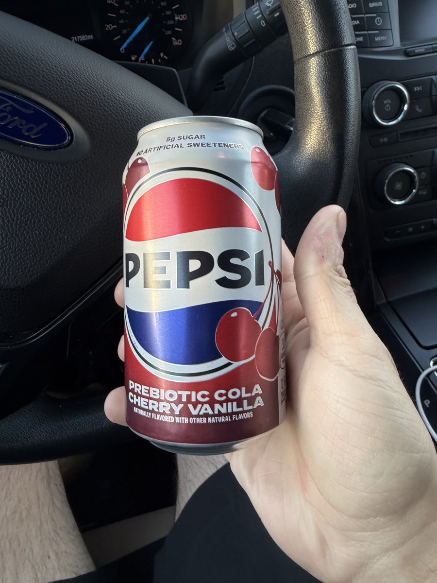 ɹǝןʎʇ tweet media