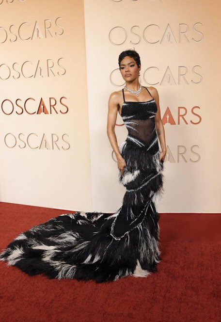 modaofdragons's tweet photo. ✧ Teyana Taylor in custom Chanel Haute Couture for the #Oscars https://t.co/GseXbKyaY0