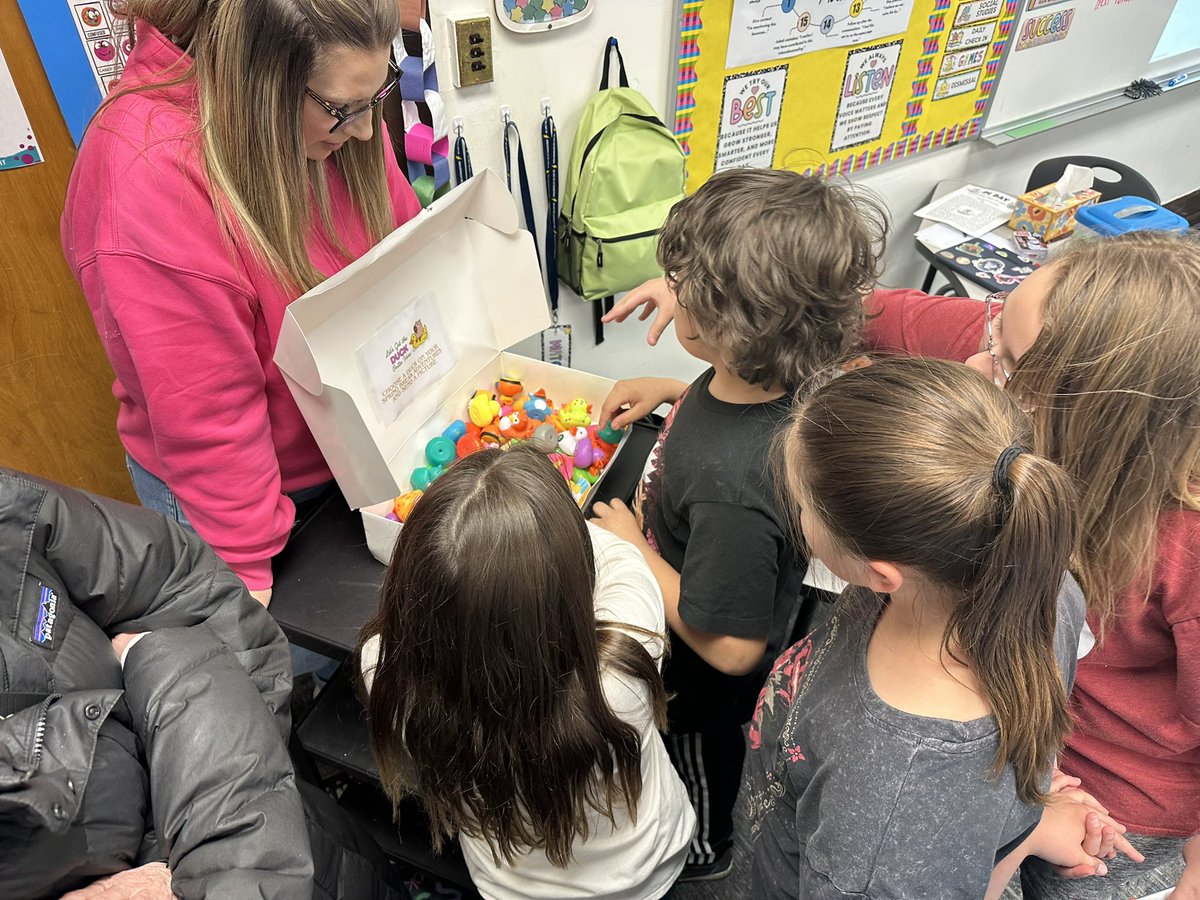 mainstreetsvvsd's tweet photo. Main Street School is heading into Spring Break the right way—every student and staff member is taking a duck along for the adventure! 🦆 We can’t wait to see where these little travelers end up. Safe travels and enjoy a well-deserved break! #MainStreet #SpringBreakAdventures https://t.co/x1UeTSj87s
