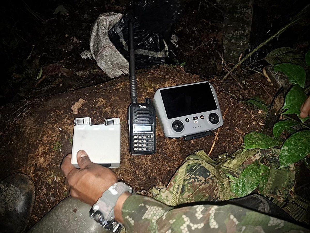 El hombre, al ser capturado, entregó información de un depósito que contenía elementos que serían utilizados para actividades ilegales

.<a href="/Ejercito_Div6/">Sexta División del Ejército Nacional</a> 

caquetaaldia.com/capturan-en-ca…