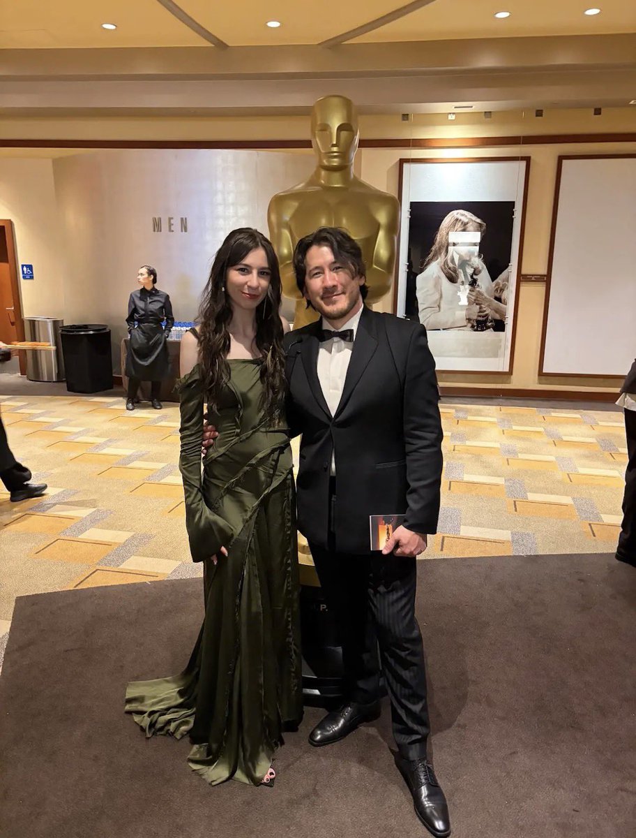 _LOVERiplier_'s tweet photo. mark and amy’s oscar photo without the text!!! they are so fucking beautiful…. https://t.co/2gDzJ16e8p