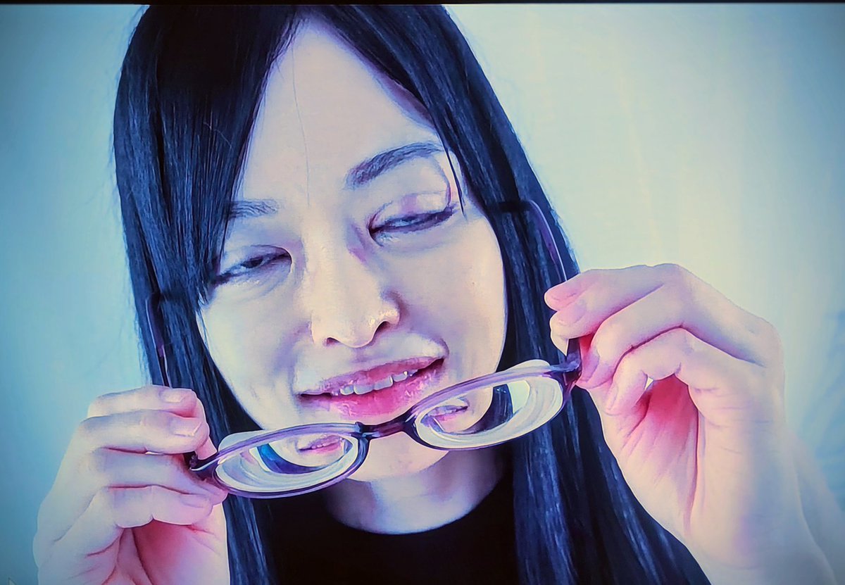 pleiad's tweet photo. For us #highmyopic girls taking glasses off is an hard time, hard to focus at all and eyes often don't even open up completely. https://t.co/T9yAfewL4Q
