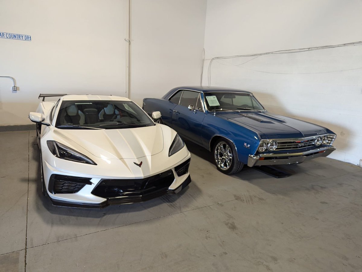 KellyPrime4's tweet photo. @Mopar_Logic Both https://t.co/GZTFgj67ra