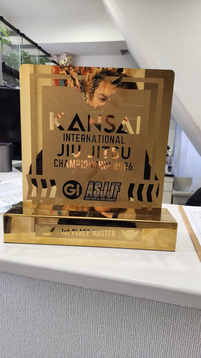 スダコンガ tweet media