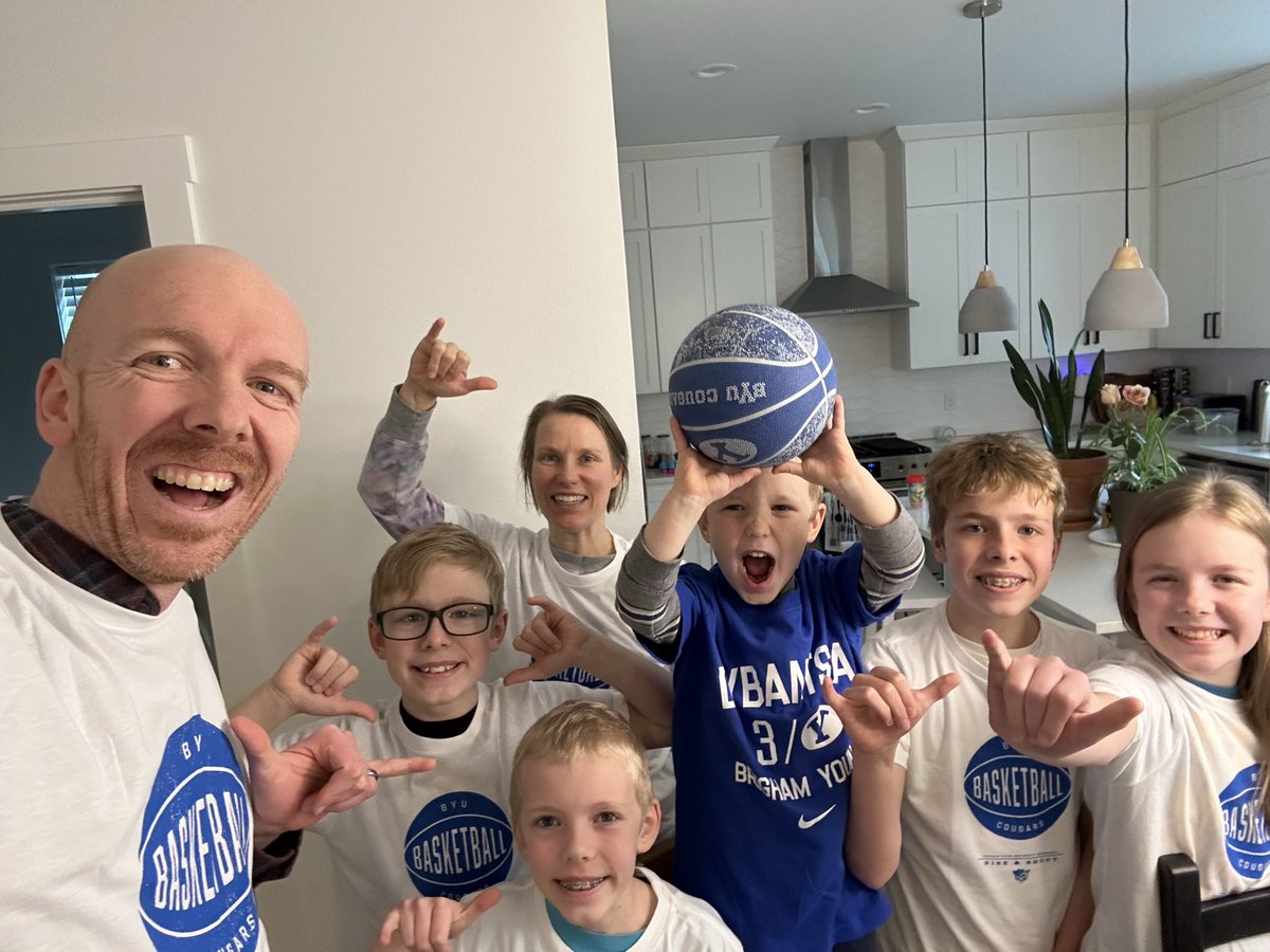 GOutofContext's tweet photo. @jaromjordan We’ve been ready for them to come to Portland since Christmas! Go Cougs!! https://t.co/vtmDrry1os