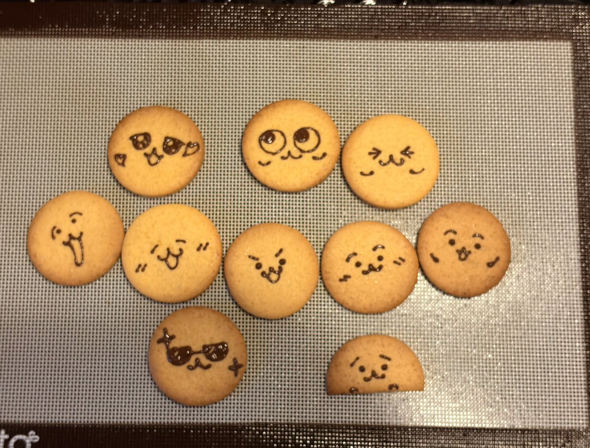 spl_Taro013's tweet photo. お母さんがえもじのこと好きだから作ってみた🍪 https://t.co/SOn3mxaD51