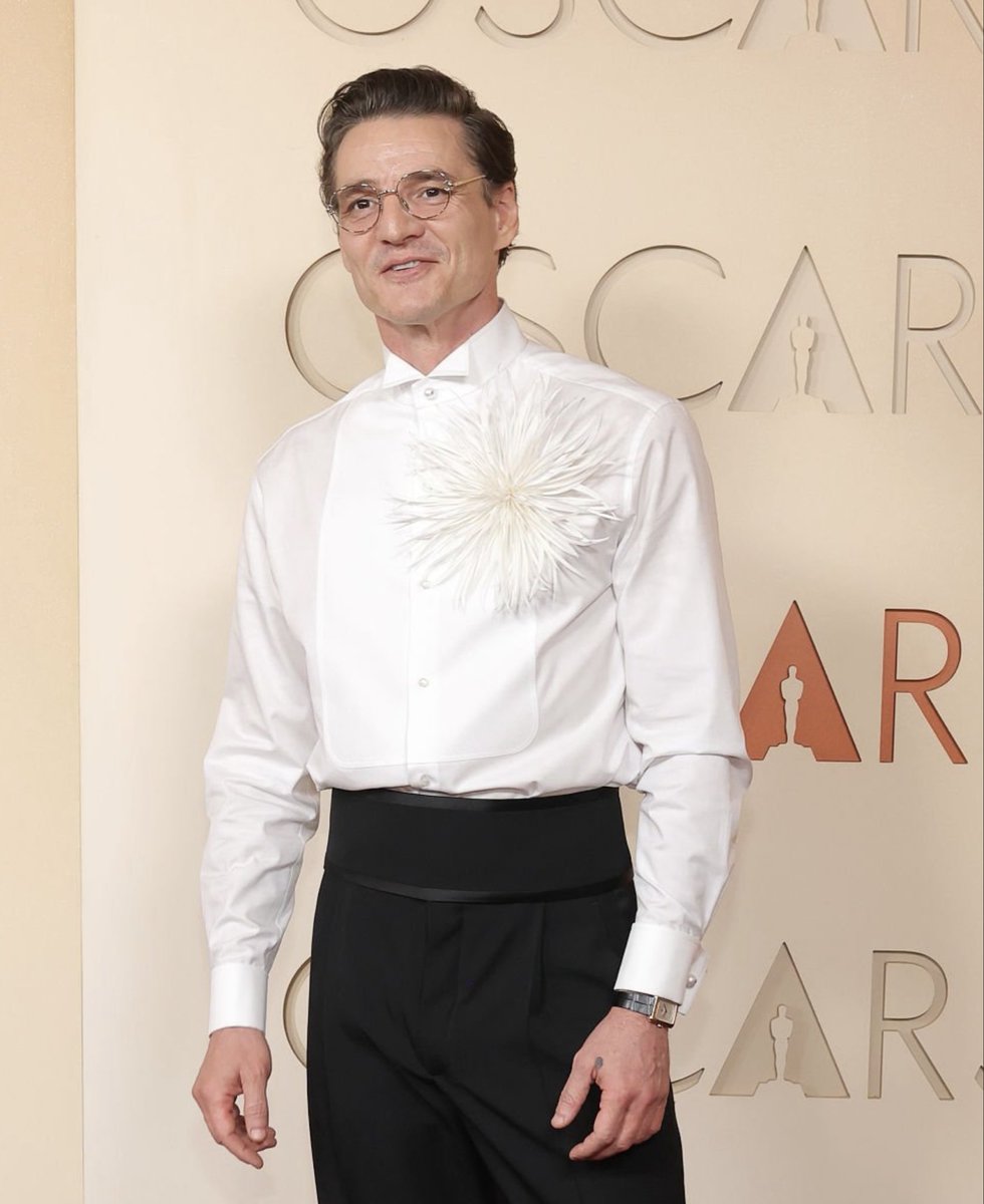 pascalarchive's tweet photo. Pedro Pascal has arrived at the 2026 #Oscars https://t.co/6QeUHDBMzY