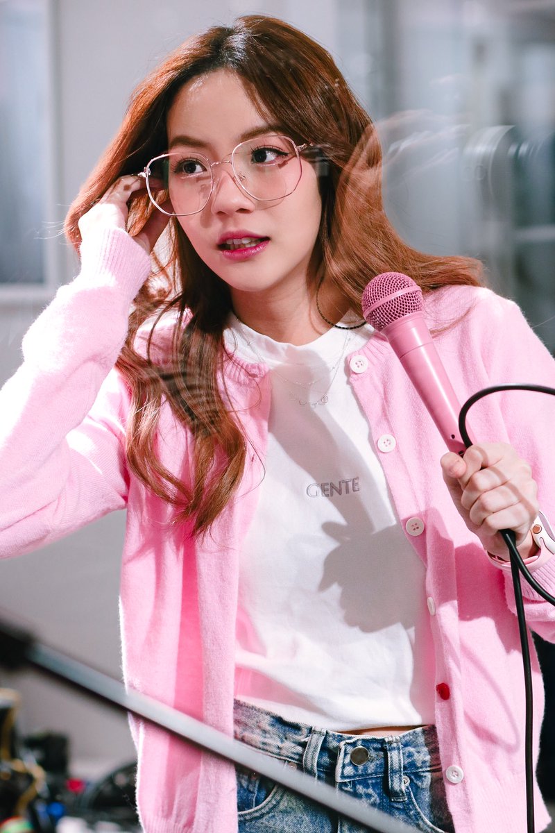 LittleSatchan's tweet photo. สวัสดีฮะคุณศิลปิน พิซัทจัง 🩷✨

#SatchanSawitchaya 
#HMmusicstudio
#HMkaraokeroom
#HMcentralworld https://t.co/5uAsgEmIez