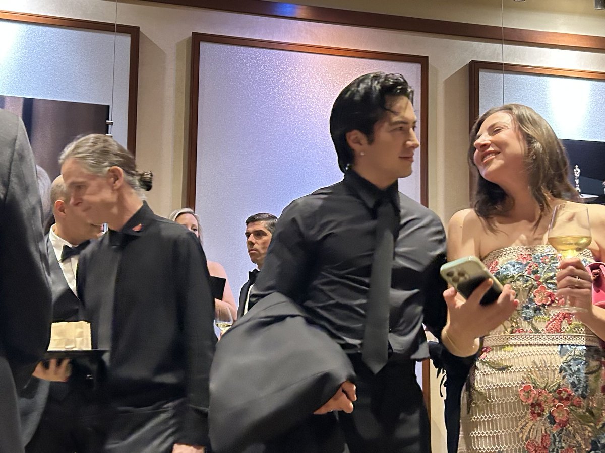 akstanwyck's tweet photo. Hudson Williams has many admirers at the Oscars. https://t.co/mxQdyNO4nr