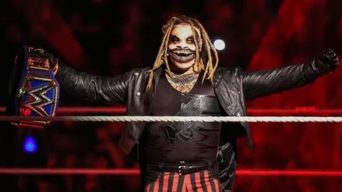 HauntingHowdy's tweet photo. @WWEPSC26 @overavoiding LET ME IN https://t.co/uxbd5UmjRc