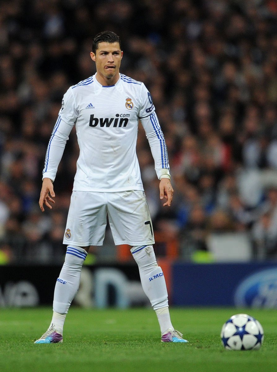 CR7HQ_'s tweet photo. Real Madrid v Lyon - UEFA Champions League
on March 16, 2011 https://t.co/XV2xcmbGQe