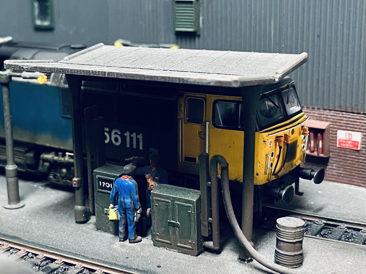ChrisBeard1974's tweet photo. Time to fuel up my latest purchase from @railssheffield   What a beauty. Looks and sounds amazingly realistic #TMRGUK https://t.co/rmnCa3z7BJ
