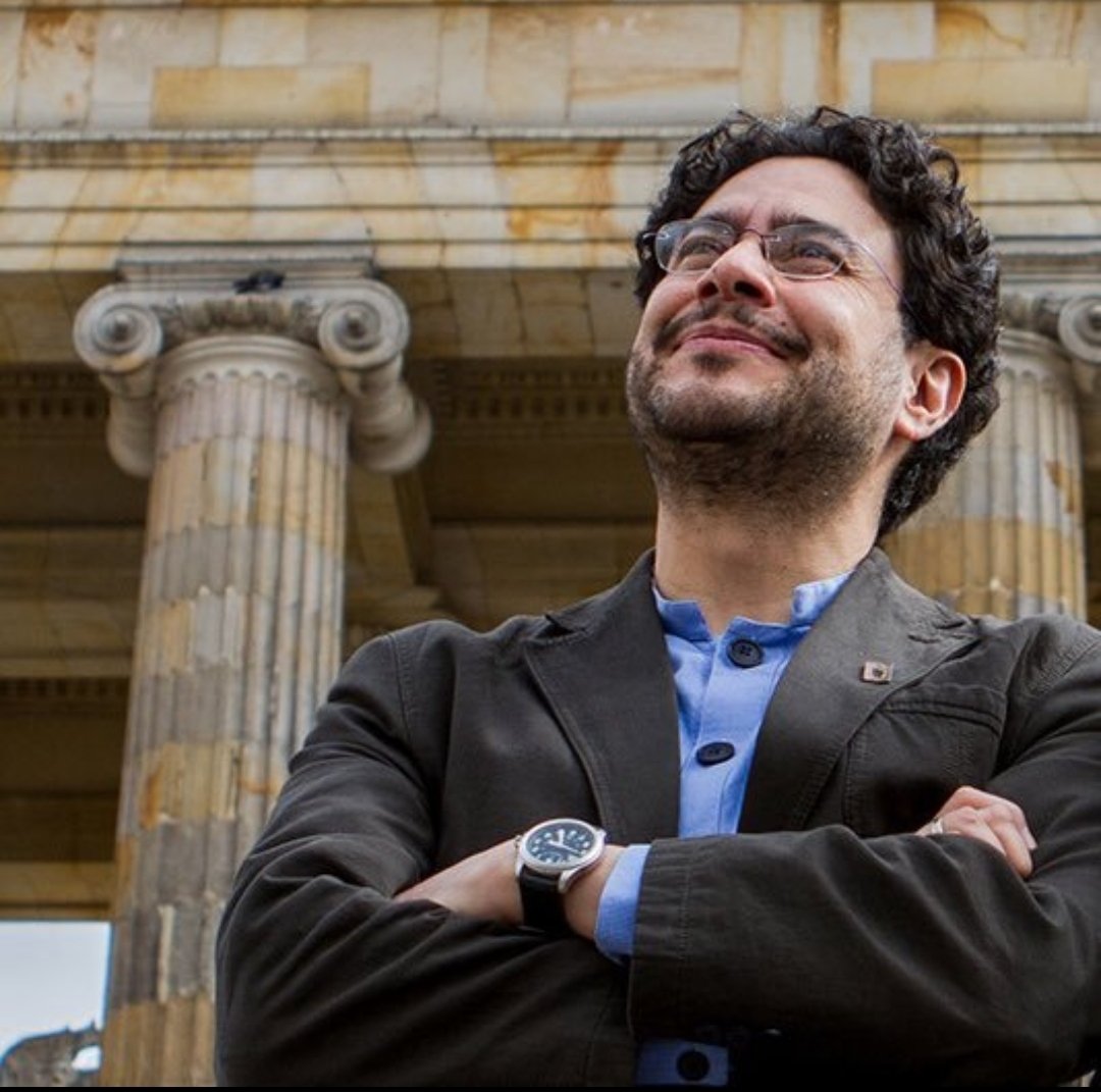 <a href="/DerechaDiarioCO/">La Derecha Diario Colombia</a> Me parecería increíble que gente nacida en nuestra tierra vaya a darle un voto a este sujeto.  Es como abrazar a quien le pega a la mamá.  Cepeda da ASCO