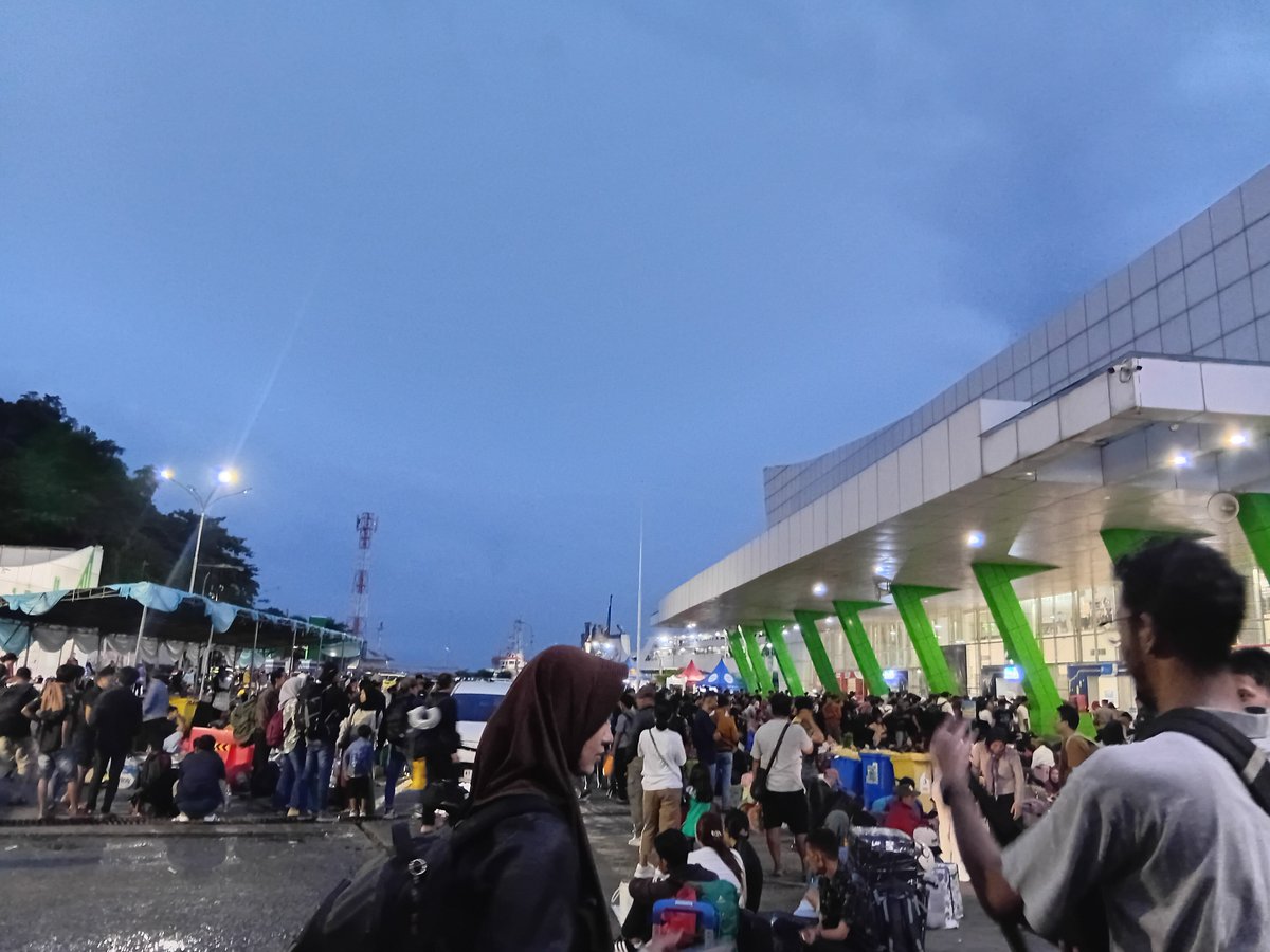 akm's space💫 tweet media