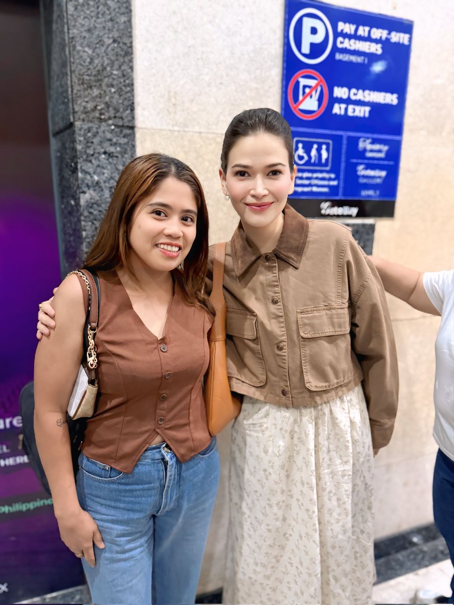 rolyn1624's tweet photo. Nakakamiss naman yung panahon na sinusundan ka namin kahit saang mallshow🙈 @bb_belaaa di magsasawa sayo💛💛💛 https://t.co/ZtX0rdmi8O
