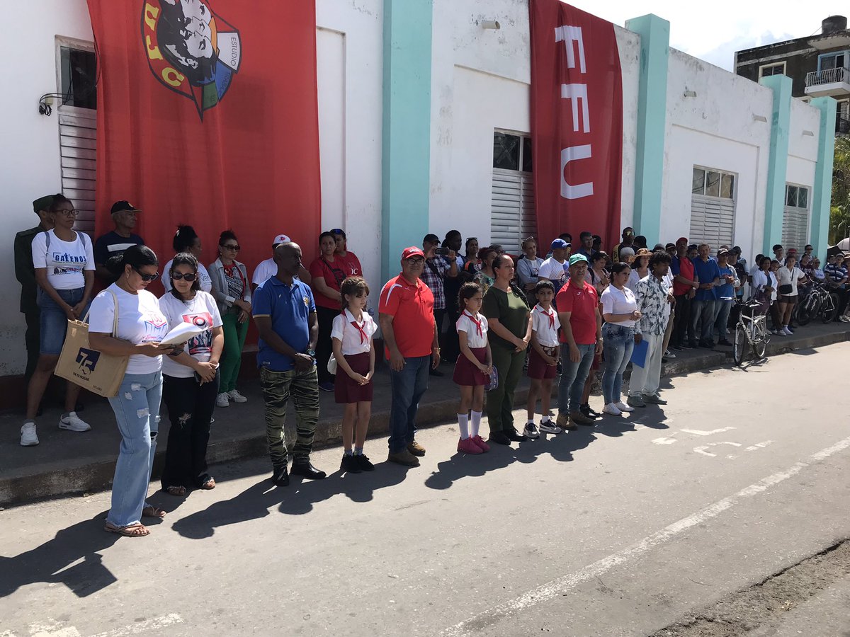 En la tarde del viernes 13 de marzo se realizó el homenaje por la Toma a Radio Reloj y el Asalto al Palacio Presidencial. Participaron los máximos dirigentes y varias organizaciones de masas de la Isla de la Juventud.
#100AñosConFidel 
#AquíMeHagoFidelista
#FEUFCMIJ
#FEEMFCMIJ