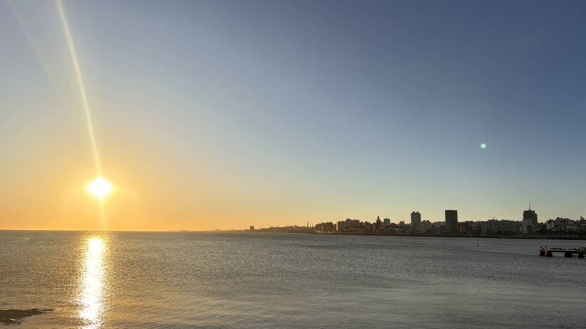 AngieAltieri's tweet photo. Salí a buscar el atardecer. 🌅 https://t.co/hx8eAhIerC