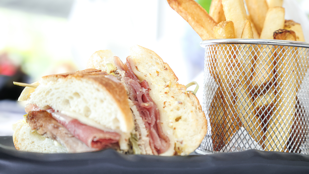 PullmanMiami's tweet image. #Lunch breaks never felt so right! ✨
Elevate your midday #routine with the Express Lunch menu at #Tavolo. Enjoy fresh, flavorful dishes designed to get you back to your day feeling recharged. 🥗