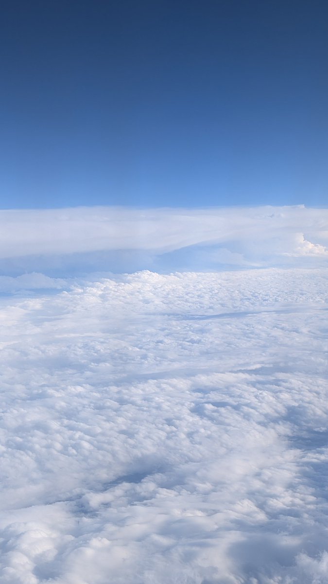 nik_thomas__'s tweet photo. Crazy Cloud Formations at 34,000 feet above the Batesville, AR region. 

#ilwx #mowx #arwx #wx https://t.co/DmciHtnhgT