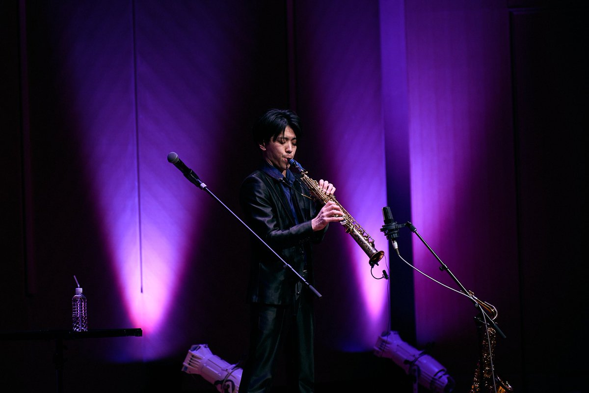 tetta_sax's tweet photo. SAX ZERO セットリスト

無機��な世界(新曲)
僕にしか見えない友達(ライブ初演)
111(ライブ初演)
悲しい翼(新曲)
葛藤と宇宙(新曲)
無伴奏ソプラノサクソフォンの為の「決意」(新曲)
life is beautiful(新アレンジ初演)
贐(新アレンジ初演) https://t.co/Ry2JCE7k1J