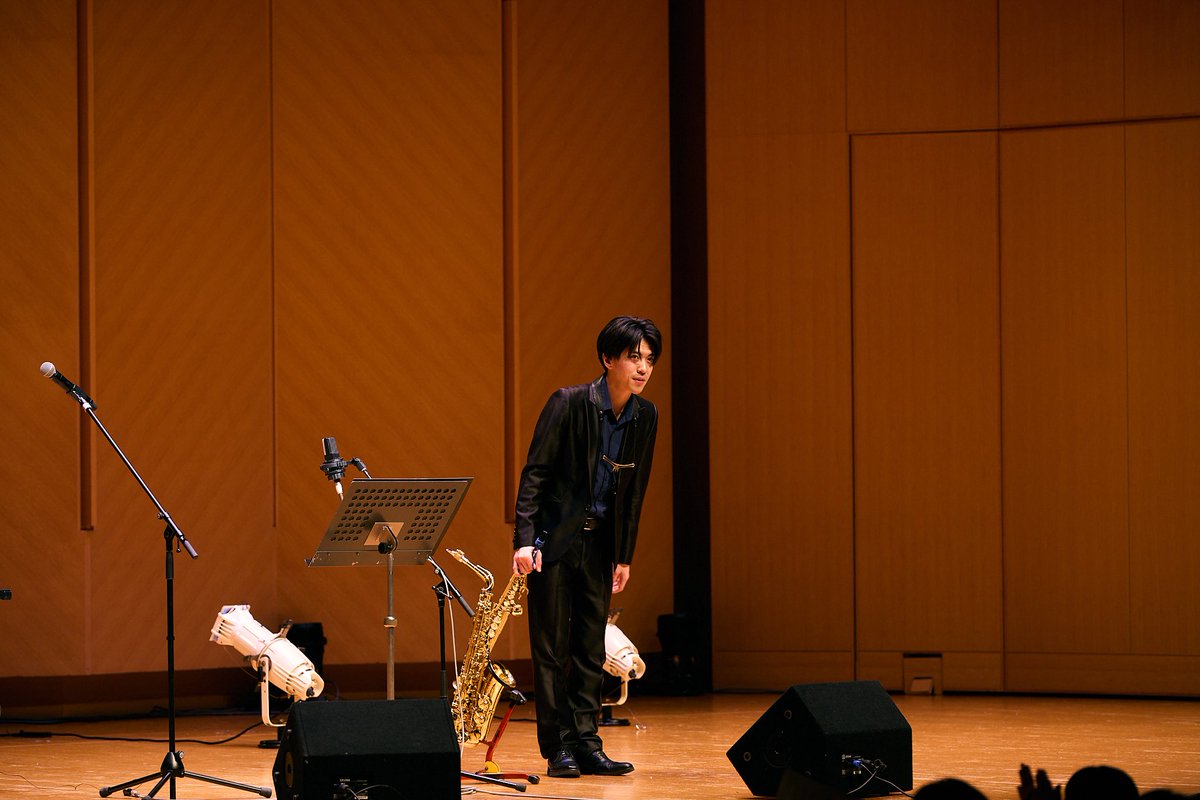 tetta_sax's tweet photo. SAX ZERO セットリスト

無機��な世界(新曲)
僕にしか見えない友達(ライブ初演)
111(ライブ初演)
悲しい翼(新曲)
葛藤と宇宙(新曲)
無伴奏ソプラノサクソフォンの為の「決意」(新曲)
life is beautiful(新アレンジ初演)
贐(新アレンジ初演) https://t.co/Ry2JCE7k1J