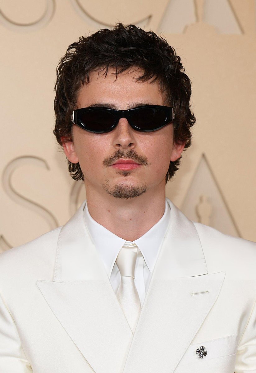 popbackupp's tweet photo. timothee chalamet attending the oscars https://t.co/I6InpxHtEM