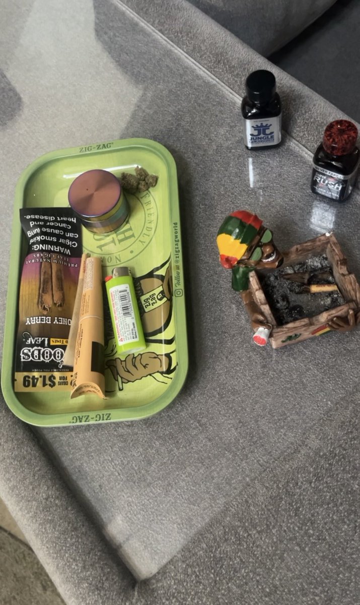 DiknYoChest's tweet photo. Bout to beat tf out my meat https://t.co/dKFXxzZ9ao