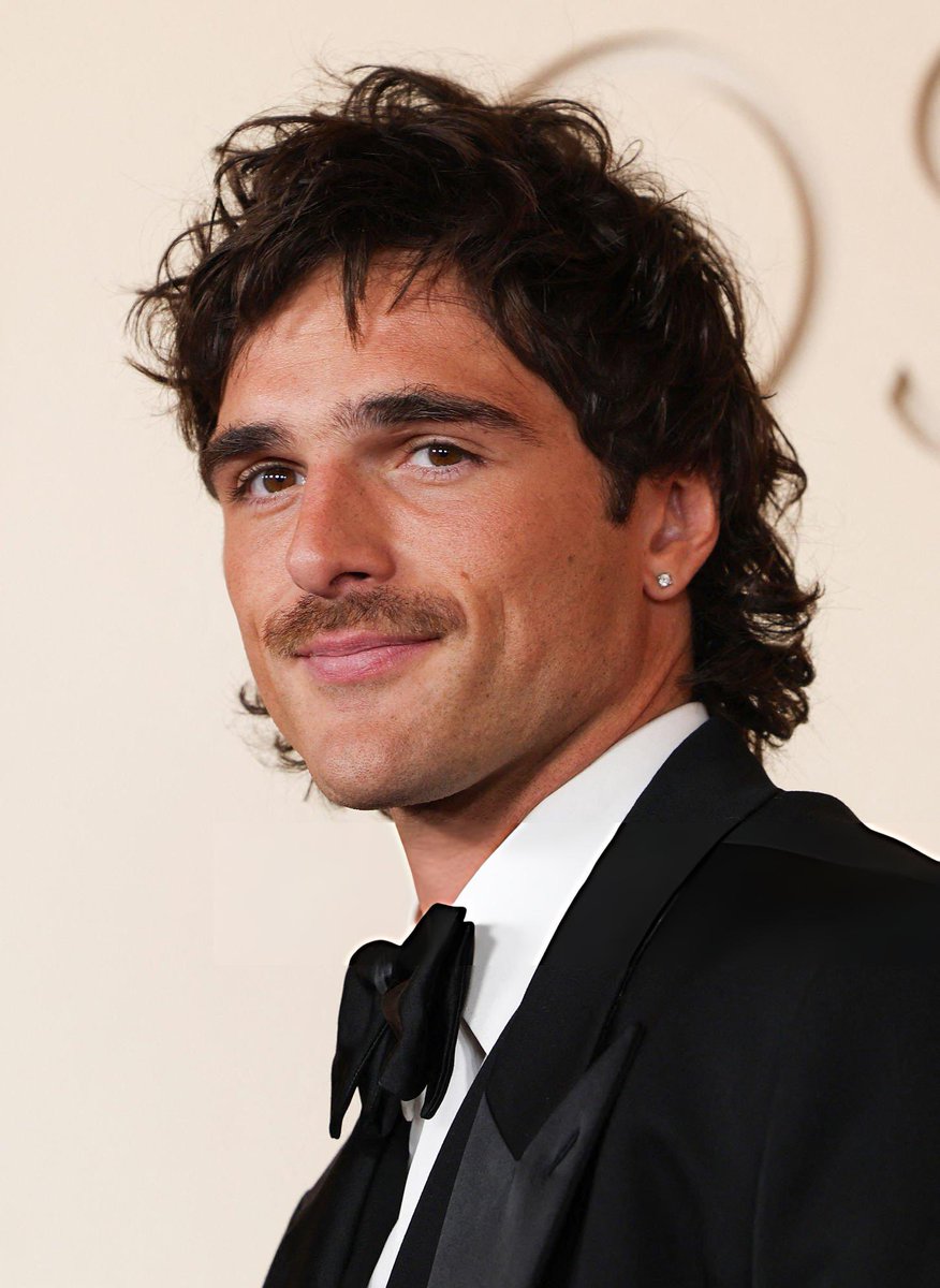 Jacob Elordi stuns at the #Oscars