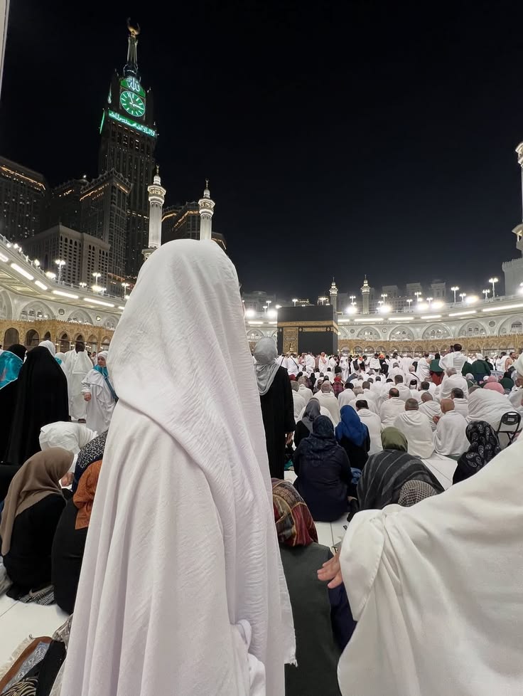 ﷽
السلام وعلیکم ورحمت اللہ وبرکاتہ
#خاتم_النبیین_محمدﷺ
⁧#درود_وسلام⁩
یا ربّ العالمین!
ہمارے روزے،
ہماری نمازیں،
ہماری تلاوتیں،
ہمارے صدقات،
ہماری دعائیں،
ہمارے آنسو،
ہماری خاموش سسکیاں
سب اپنی بے پنای رحمت سے قبول فرما۔آمین 
اللهم إنك عفو كريم تحب العفو فاعفُ عنّا