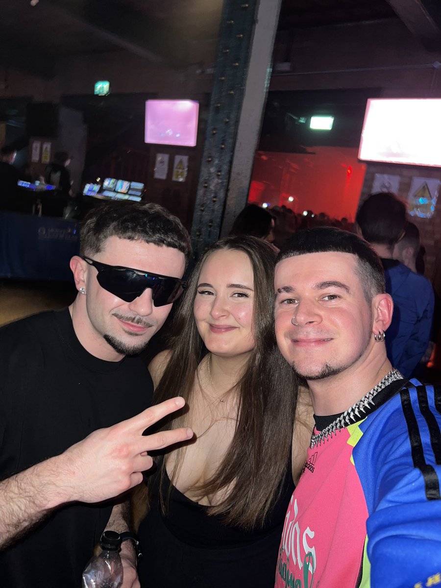 𝔻𝕖𝕔𝕝𝕒𝕟 tweet media