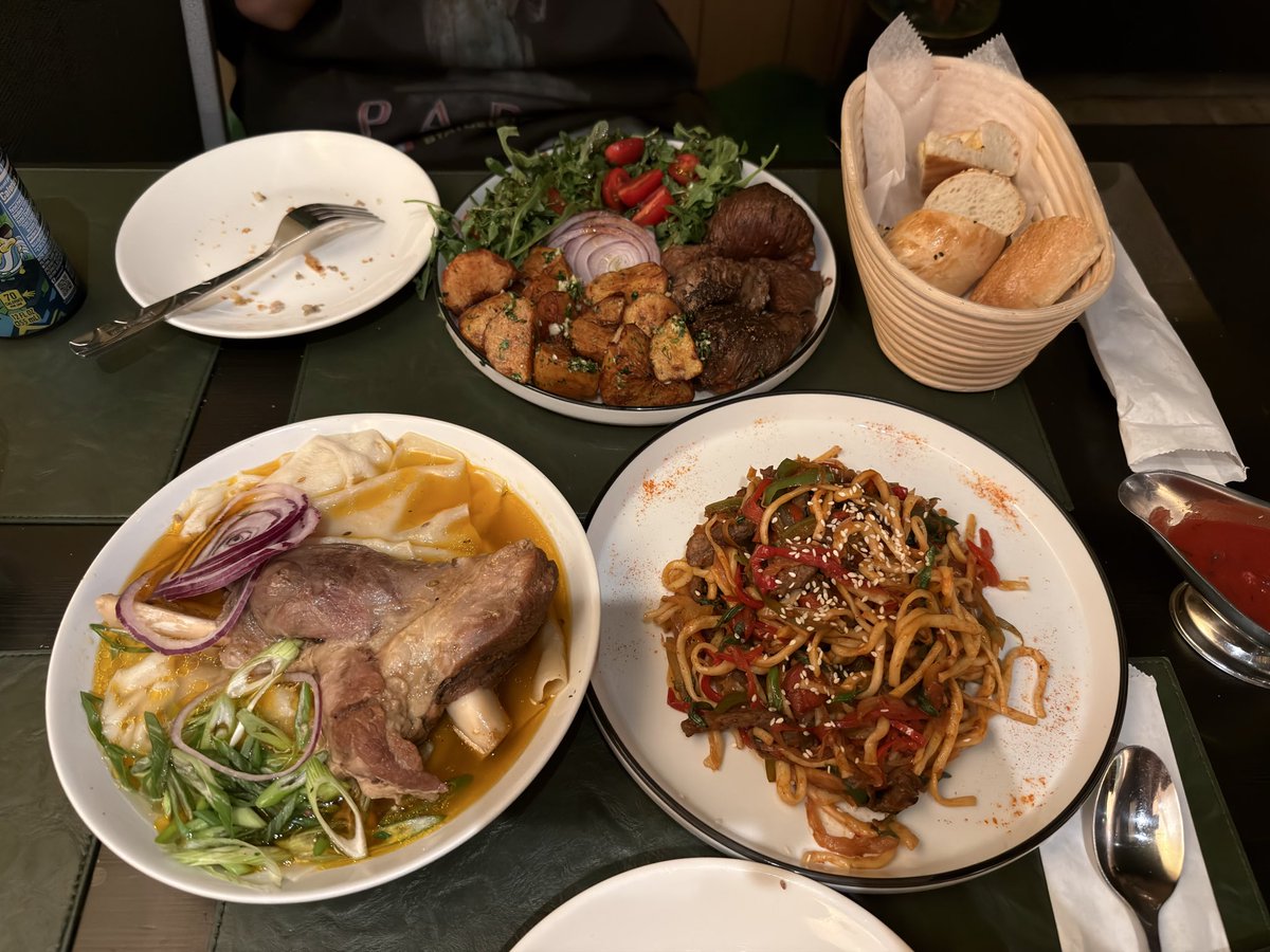 MansteinXX's tweet photo. #吃好饭 Chaykana, Pittsburgh, PA
这个乌兹别克斯坦饭太香了，samasa好吃，肉也好吃。老板还送了我们一个巨甜的甜品😋果然是无数朋友给我推荐的！ https://t.co/zAqslp9q7n