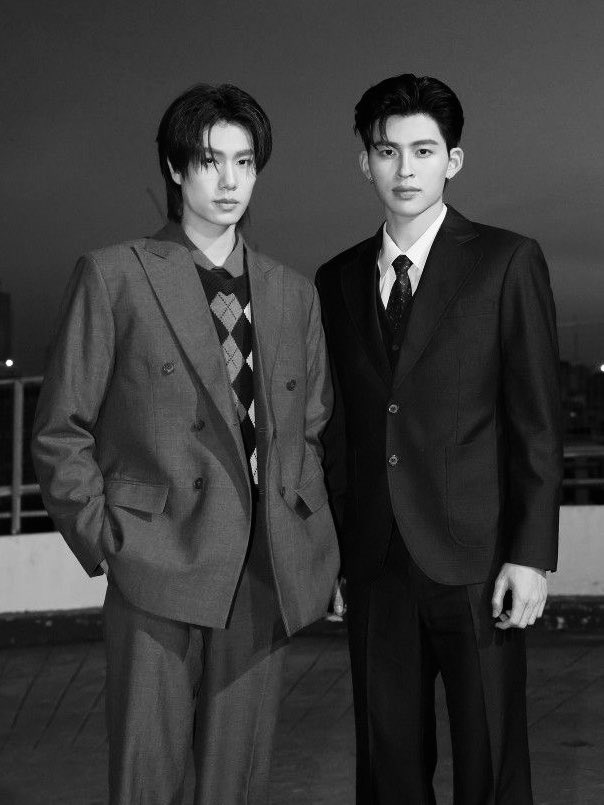 lomlsurf's tweet photo. present IT couple              future IT couple https://t.co/7lZVcy01I2