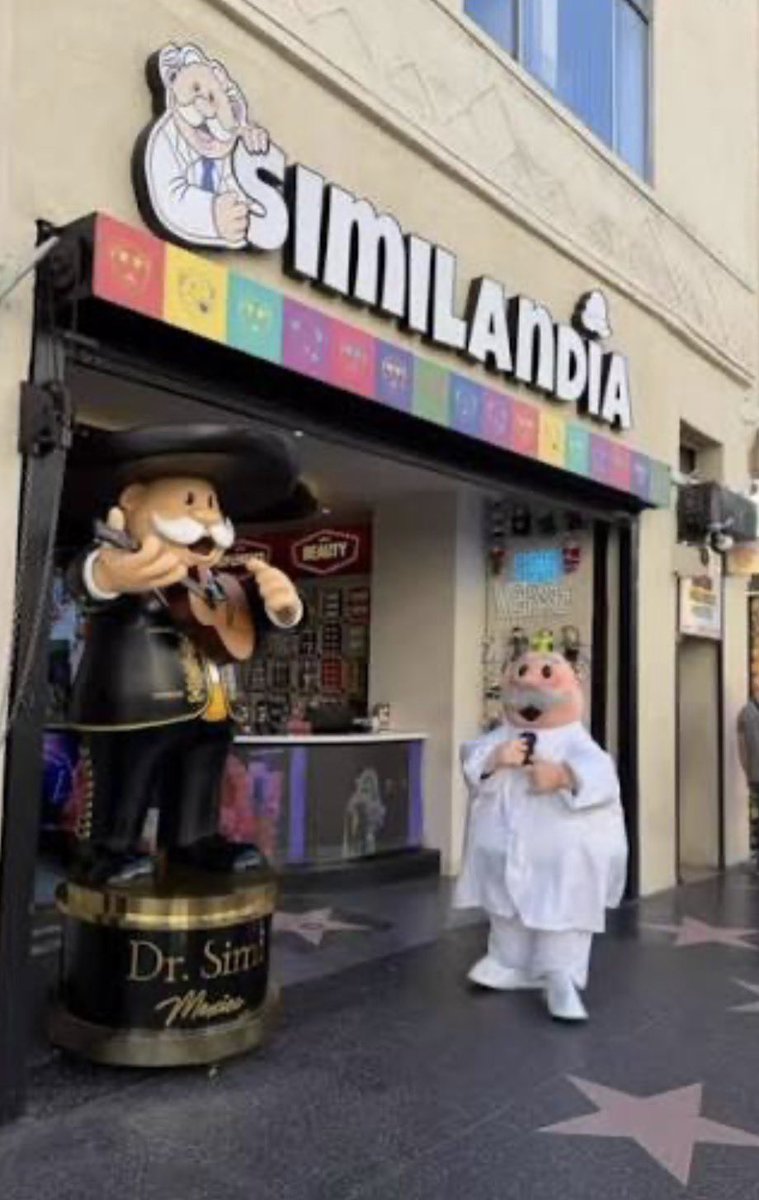 Carlos_Film's tweet photo. The #Oscars are happening across the street from Similandia lol Dr. Simi should have walked the carpet. https://t.co/QYKcoZ7J6t