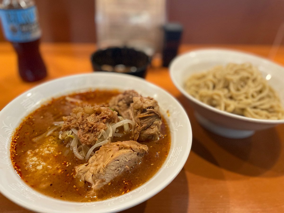 CHOJIROPORCO's tweet photo. 3/16
11:00-22:00L.O.

本日の限定
つけ麺→限定③
紅のつけ麺→限定③+有料トッピング50

本日のテイクアウト
汁なし
焼きそば
冷凍豚300g
※電話受付不可
※各種有料トッピング不可
冷凍ラーメン
豚麺/汁なし在庫◎
※鍋やってます https://t.co/aB3e0Q0tvs