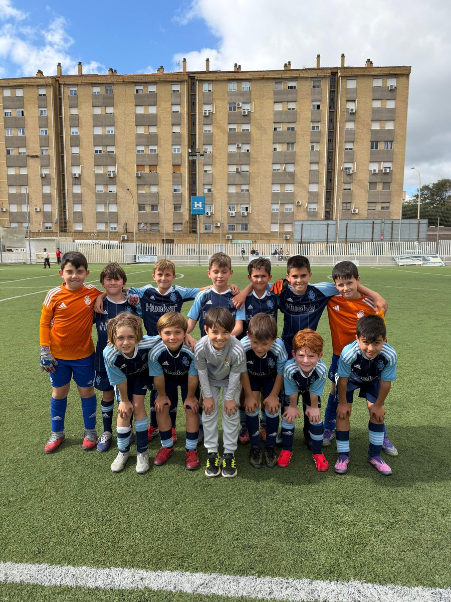futbolbaserecre's tweet photo. Vuelve a la senda de la victoria el Benjamín B para seguir en la pelea por el primer puesto 🔝

A seguir así, equipo 👏🏻

⚽️ Álvaro
⚽️ Pepe

#BenjaminB #DecanoDelFutbolEspañol https://t.co/b3WuMpevvu