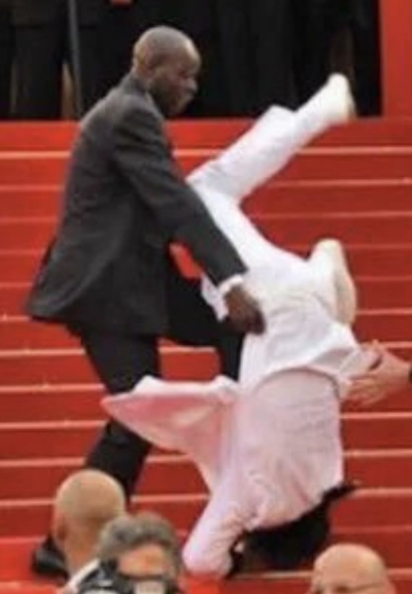 ReyLomit0's tweet photo. @DiscussingFish POV: The floor is ballet &amp; Opera… https://t.co/1F0XlTrszi