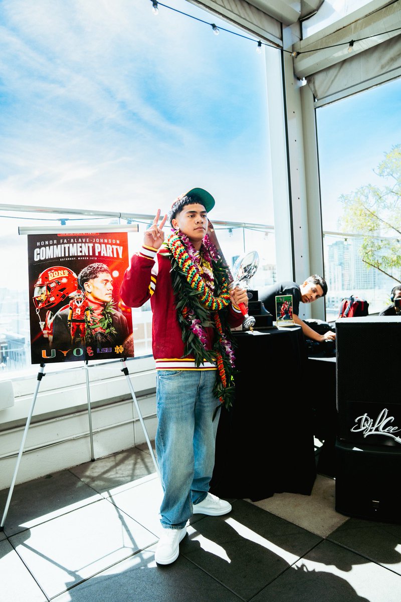 USC was the first school to offer me and believe in me back in 8th grade. Now I’m committed! To the Trojan Family, you’re going to get the best from me. #FightOn ✌️