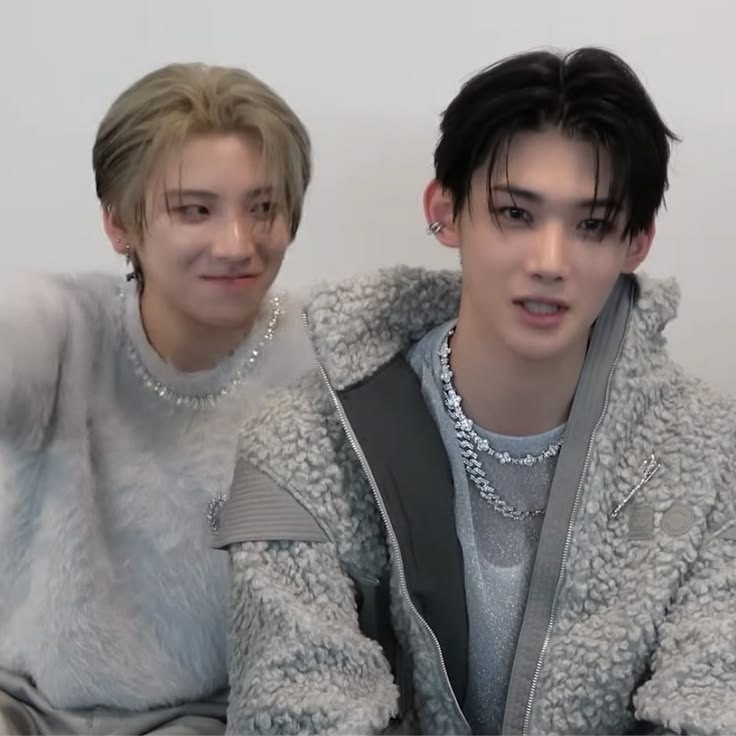╭◜◝  ͡  ◜  ͡  ◜◝ ◜  ͡  ◝ ͡     ╮
(    he is my boyfriend   )
(    he is my boyfriend   )
(    he is my boyfriend  )
╰◟◞  ͜  ◟◞◟◞  ͜  ◟◞  ͜ ◟◞╯
      ♡
       𖧋
        ♡
           。