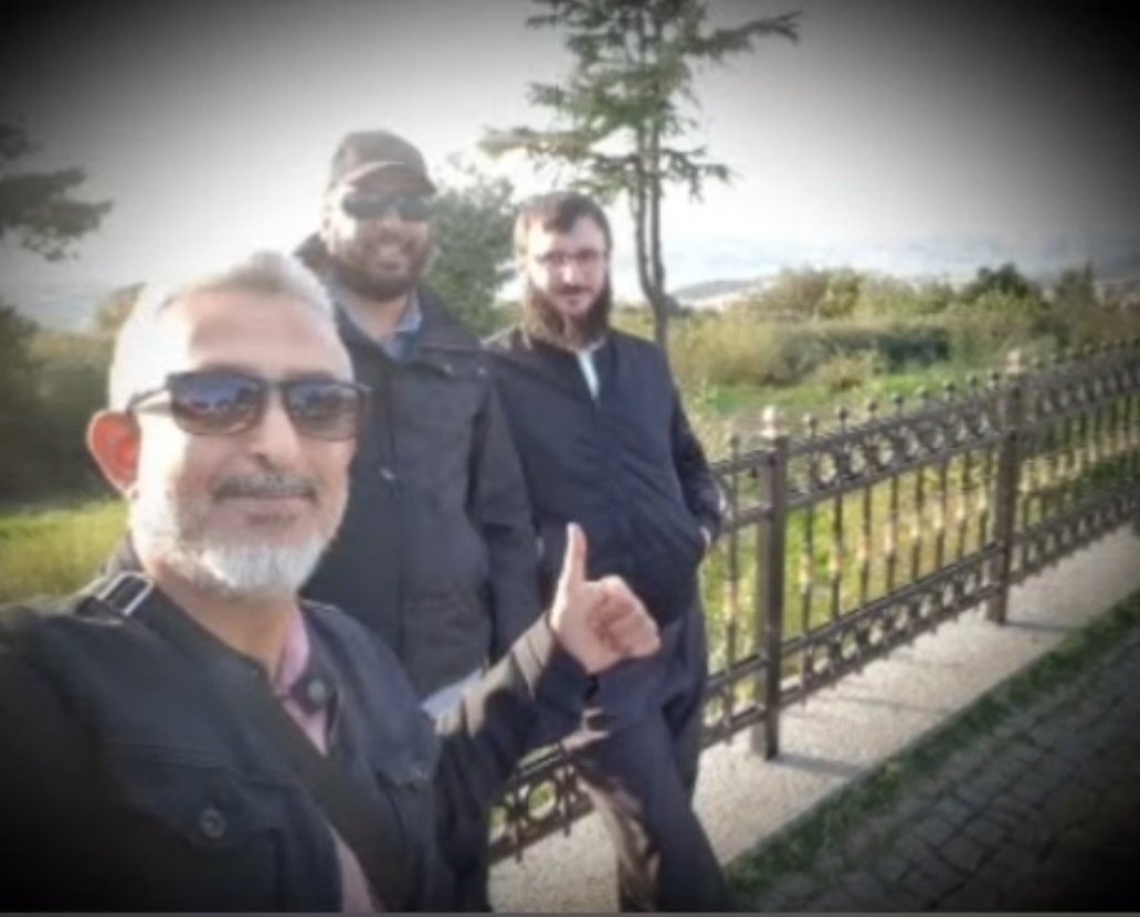 Şehid Şeyh Ebu Maria rahimehullah Allah sana rahmet etsin mekanını cennet eylesin. Böylesine mübarek bir zamanda Allah sana şehadeti inşallah nasip eyledi. Rabbim geride kalanlara ve tüm şehid ailelerine sabır ihsan eylesin.