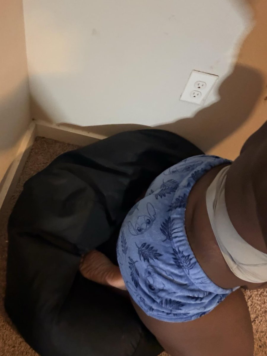 yofavP3's tweet photo. worship my pretty soles mutt 😍 https://t.co/gEaVrzUqKX