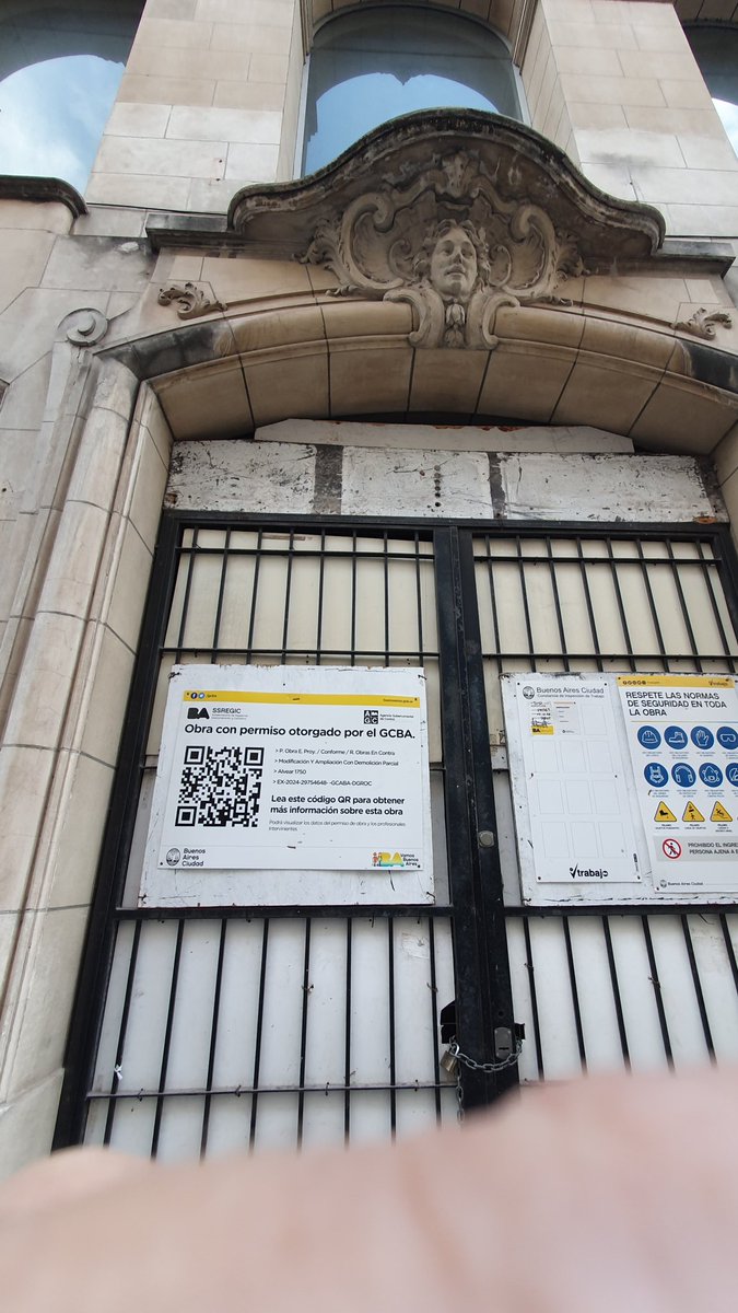 IdentidadArge's tweet photo. Están demoliendo construcciones europeas en la Av. más cara y parisina de la Ciudad. 

El reemplazo de Argentina ya es total https://t.co/RgvTYSyZQH