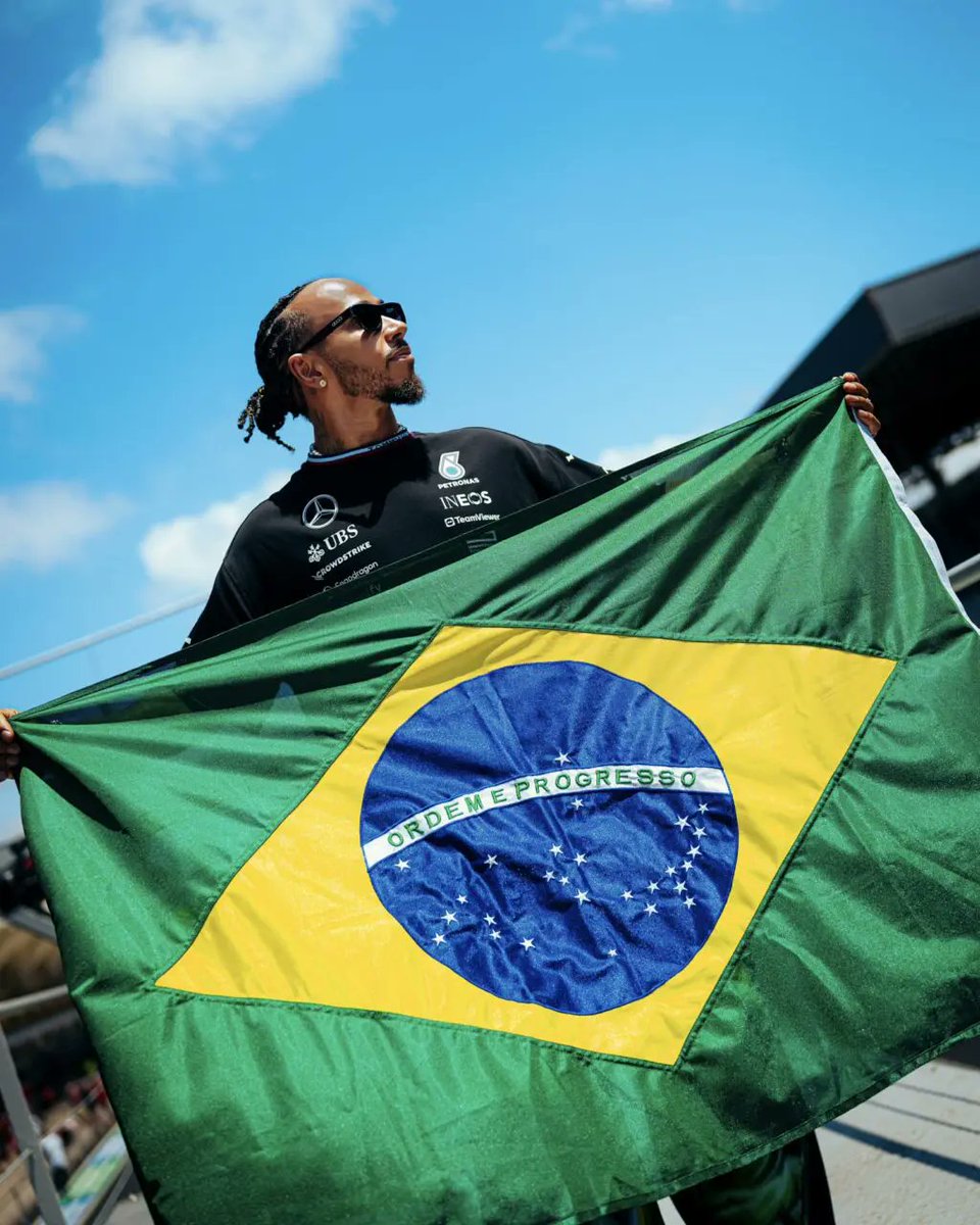 LH44NEWS's tweet photo. ELE É BRASILEIRO! Lewis Hamilton declara apoio a Wagner Moura e ao filme O Agente Secreto no #Oscars

“Estou torcendo por Wagner e pelo filme O Agente Secreto. O cinema brasileiro continua nos impressionando pela qualidade de seus filmes. Wagner está espetacular!” 💚🇧🇷 https://t.co/ESO95fUz91