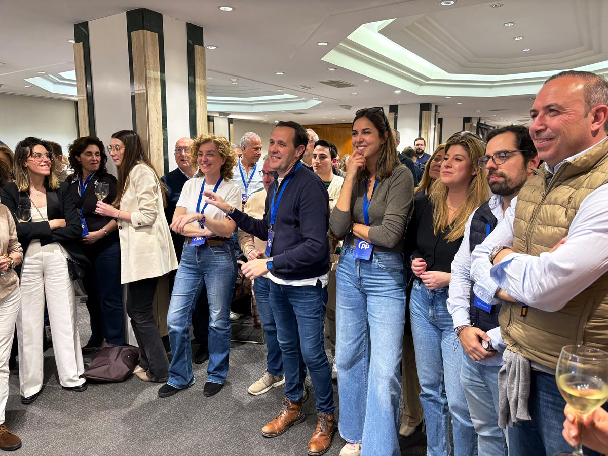 PPAytoVLL's tweet photo. 🔵 Valladolid respalda al @ppopular en las elecciones de #CastillayLeón. Gracias a todos los vallisoletanos por su participación en una jornada democrática que demuestra, una vez más, el compromiso de nuestra ciudad con el futuro de Castilla y León.

💙 @PPValladolid @PPopularCyL https://t.co/3HMIkWewck
